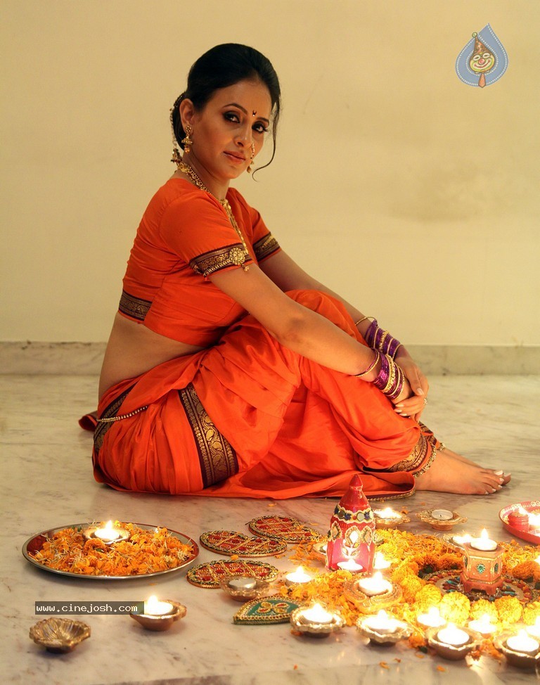 Shweta Khanduri Diwali Special Photo Shoot - 6 / 37 photos
