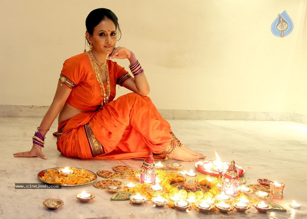 Shweta Khanduri Diwali Special Photo Shoot - 7 / 37 photos