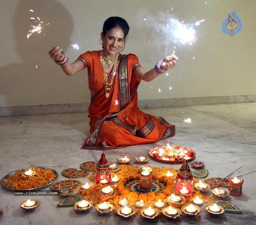 Shweta Khanduri Diwali Special Photo Shoot - 10 / 37 photos