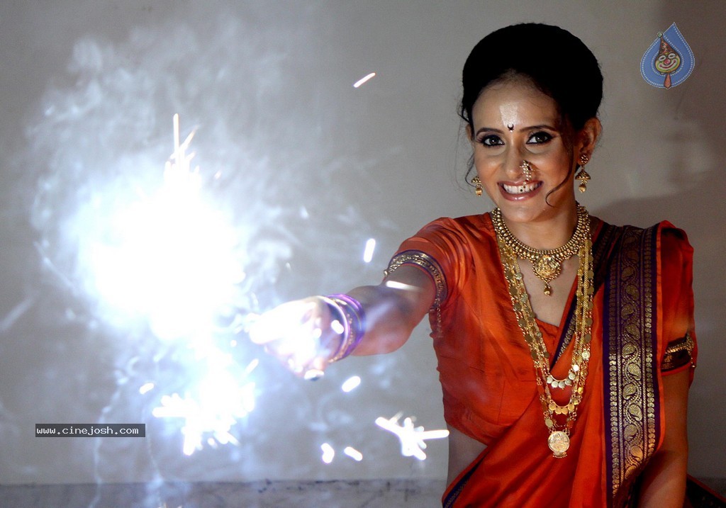 Shweta Khanduri Diwali Special Photo Shoot - 16 / 37 photos