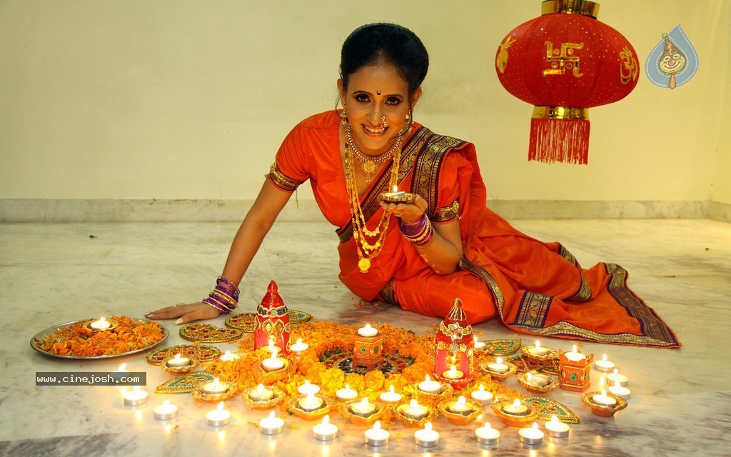Shweta Khanduri Diwali Special Photo Shoot - 17 / 37 photos