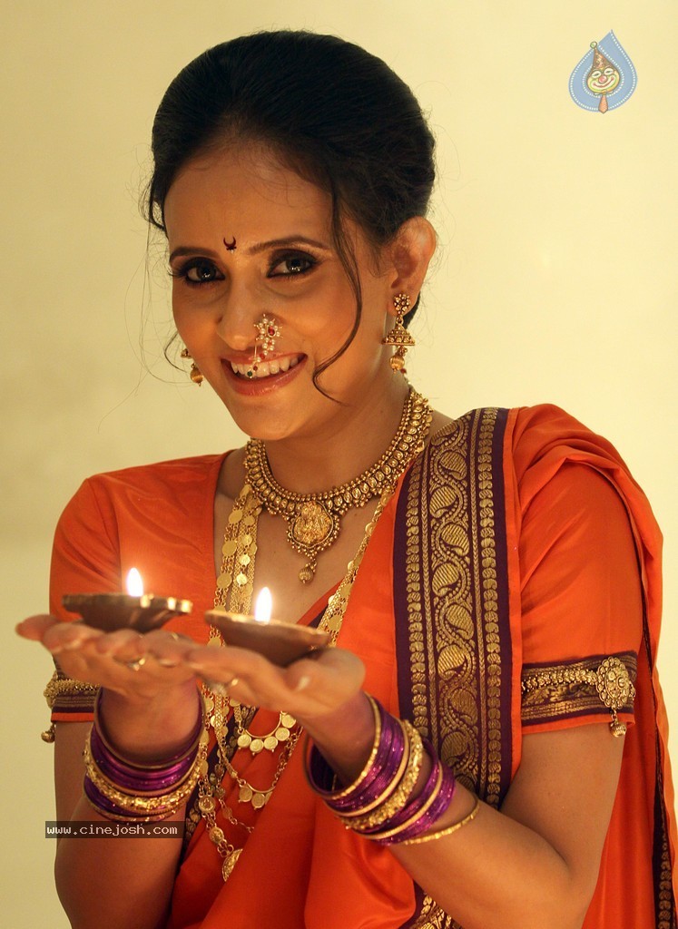 Shweta Khanduri Diwali Special Photo Shoot - 22 / 37 photos