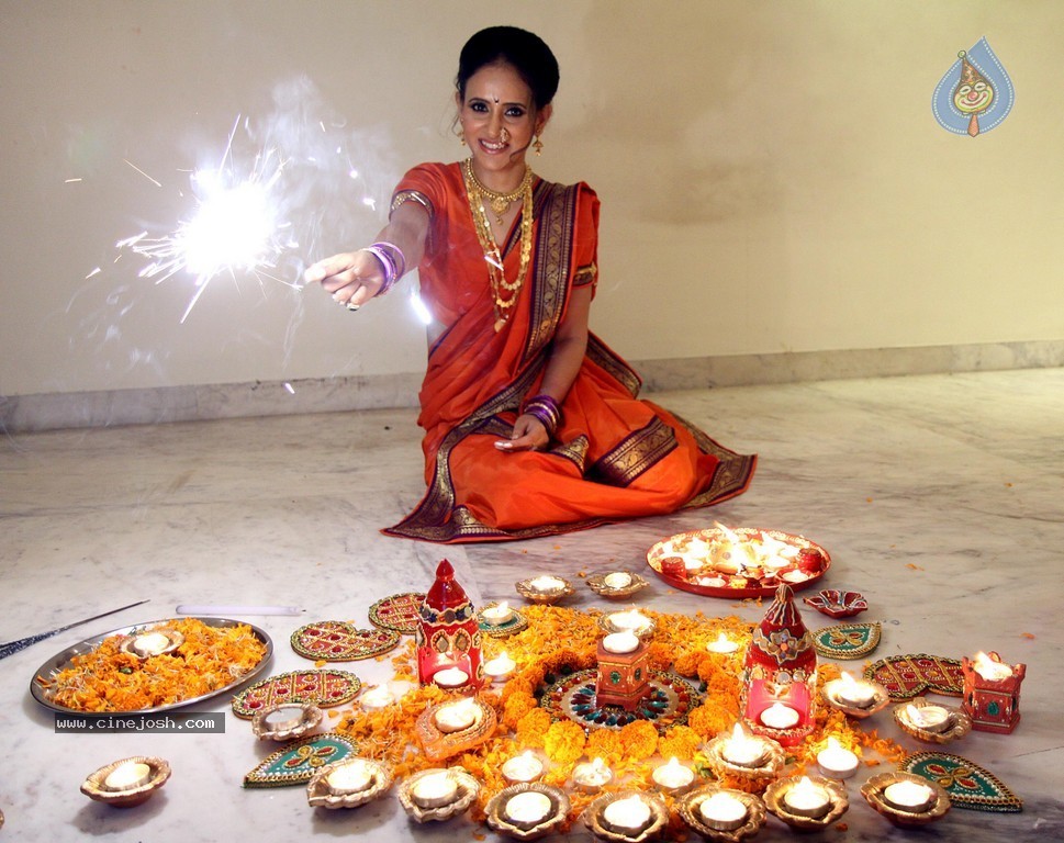 Shweta Khanduri Diwali Special Photo Shoot - 23 / 37 photos