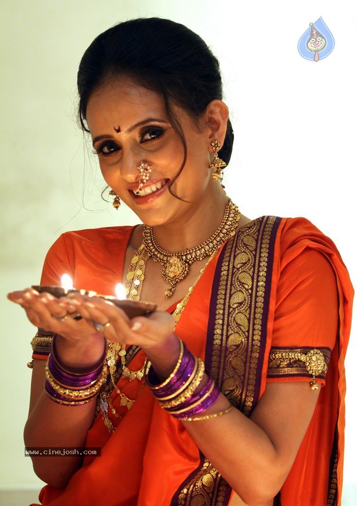 Shweta Khanduri Diwali Special Photo Shoot - 30 / 37 photos