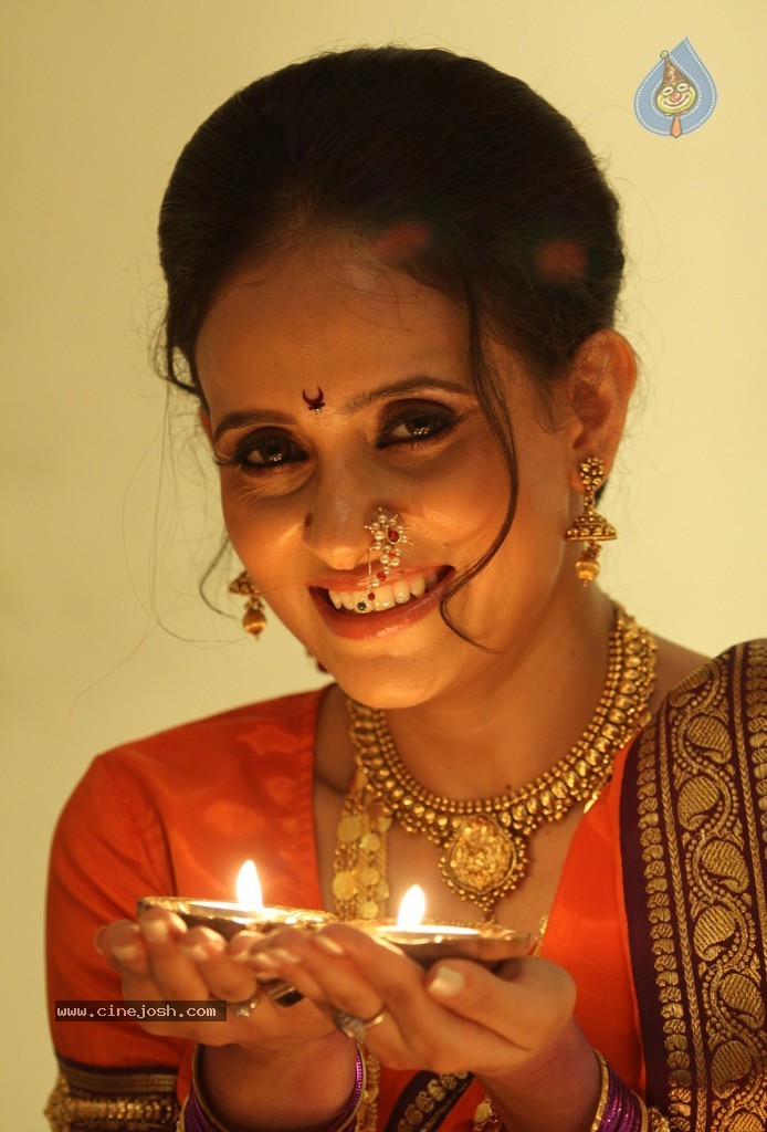Shweta Khanduri Diwali Special Photo Shoot - 32 / 37 photos