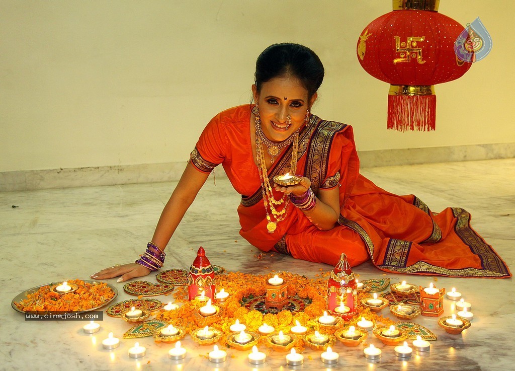 Shweta Khanduri Diwali Special Photo Shoot - 33 / 37 photos