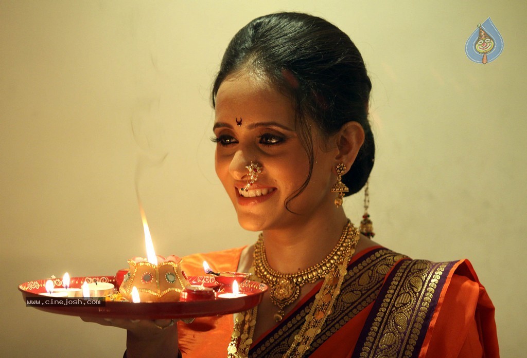 Shweta Khanduri Diwali Special Photo Shoot - 35 / 37 photos