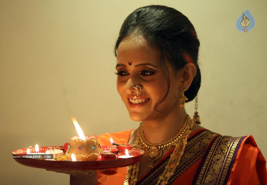 Shweta Khanduri Diwali Special Photo Shoot - 36 / 37 photos