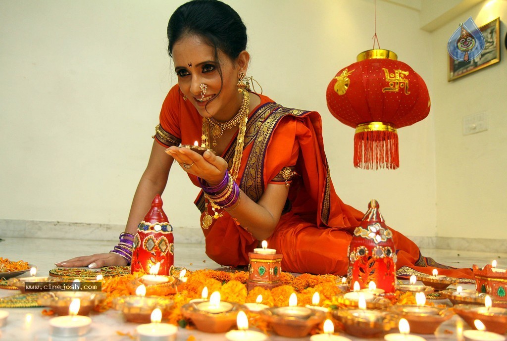 Shweta Khanduri Diwali Special Photo Shoot - 37 / 37 photos