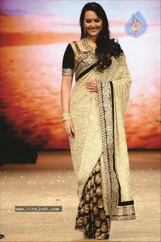 Shyamal Bhumika Ahmedabad Fashion Show - 19 / 83 photos