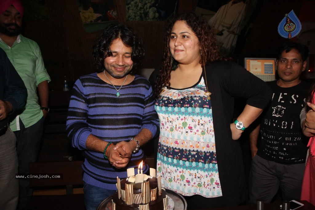 Singer Kailash Kher Bday Party - 28 / 36 photos