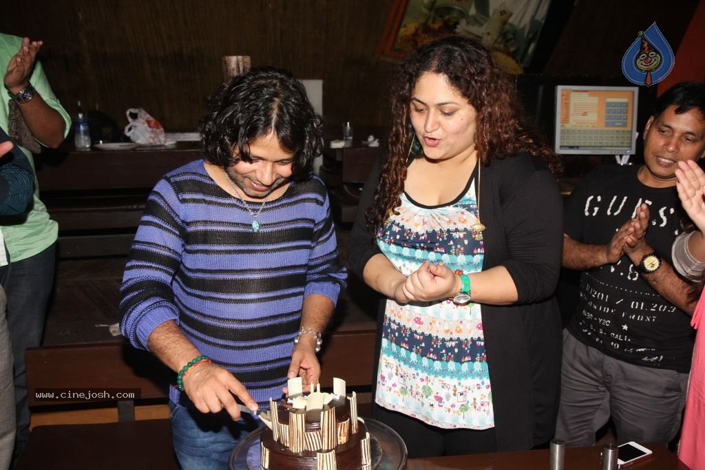 Singer Kailash Kher Bday Party - 30 / 36 photos