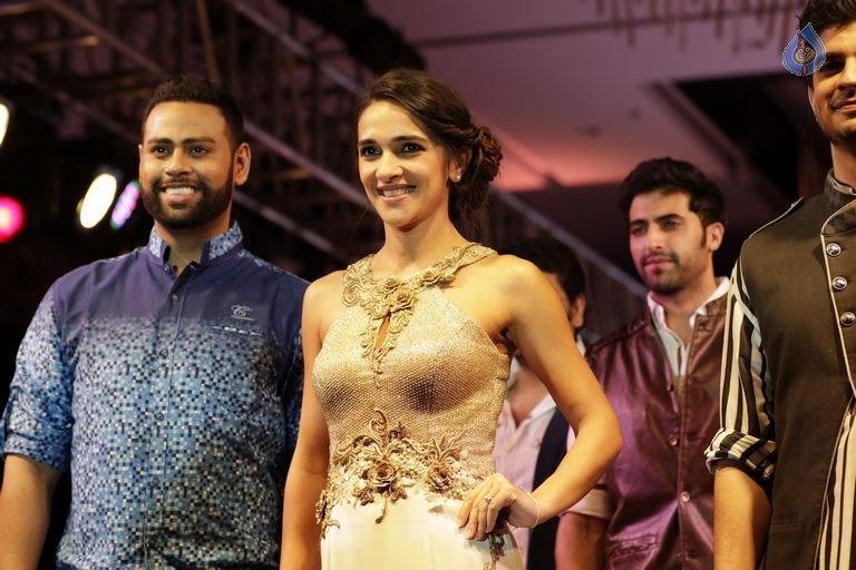 Smile Foundation 9th Edition Ramp Walk Show Photos - 10 / 104 photos