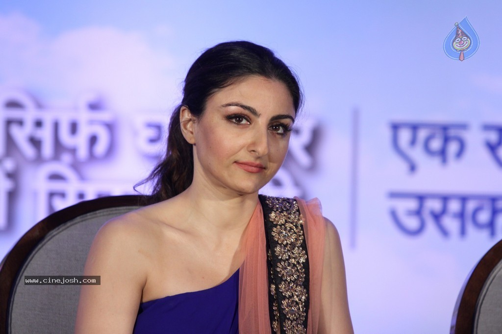 Soha Ali Khan at Clinic Plus Event - 17 / 52 photos