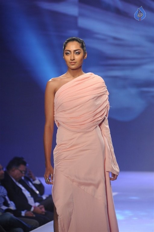 Soha Ali Khan at The 1st Edition of Liva Protege 2015 - 9 / 50 photos
