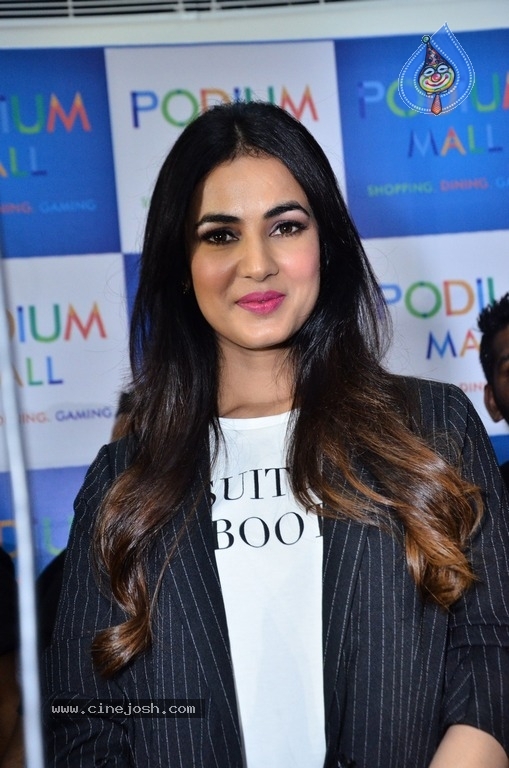 Sohail Chouhan Inaugurate Game zone and Restaurant - 17 / 41 photos