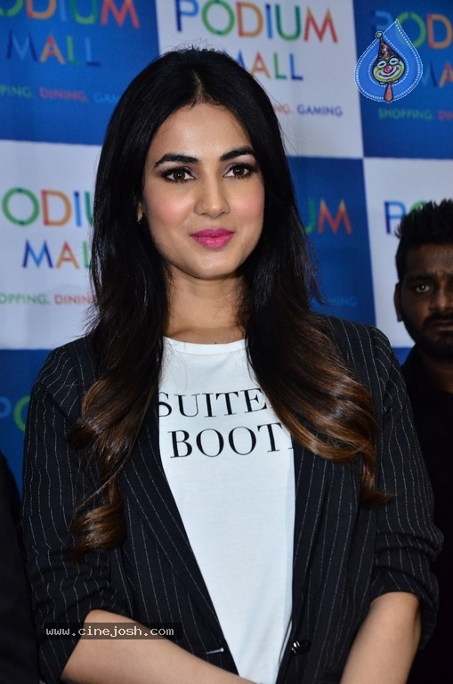 Sohail Chouhan Inaugurate Game zone and Restaurant - 30 / 41 photos