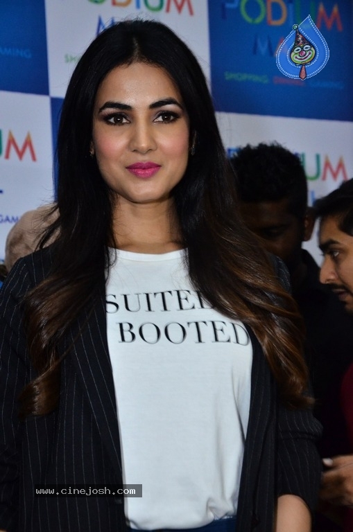 Sohail Chouhan Inaugurate Game zone and Restaurant - 33 / 41 photos