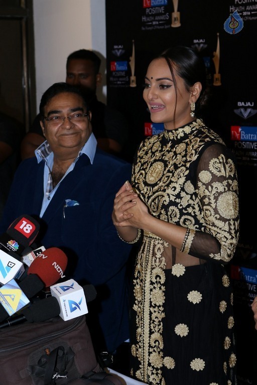 Sonakshi Sinha at Batra Positive Health Award 2016 - 1 / 16 photos