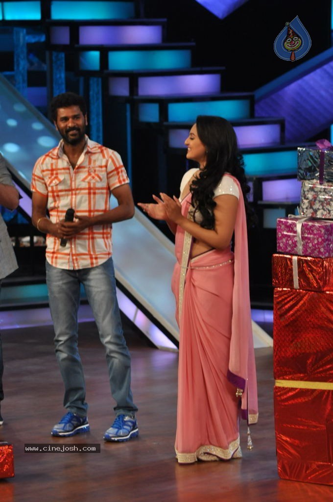 Sonakshi Sinha at DID Lil Masters - 20 / 31 photos