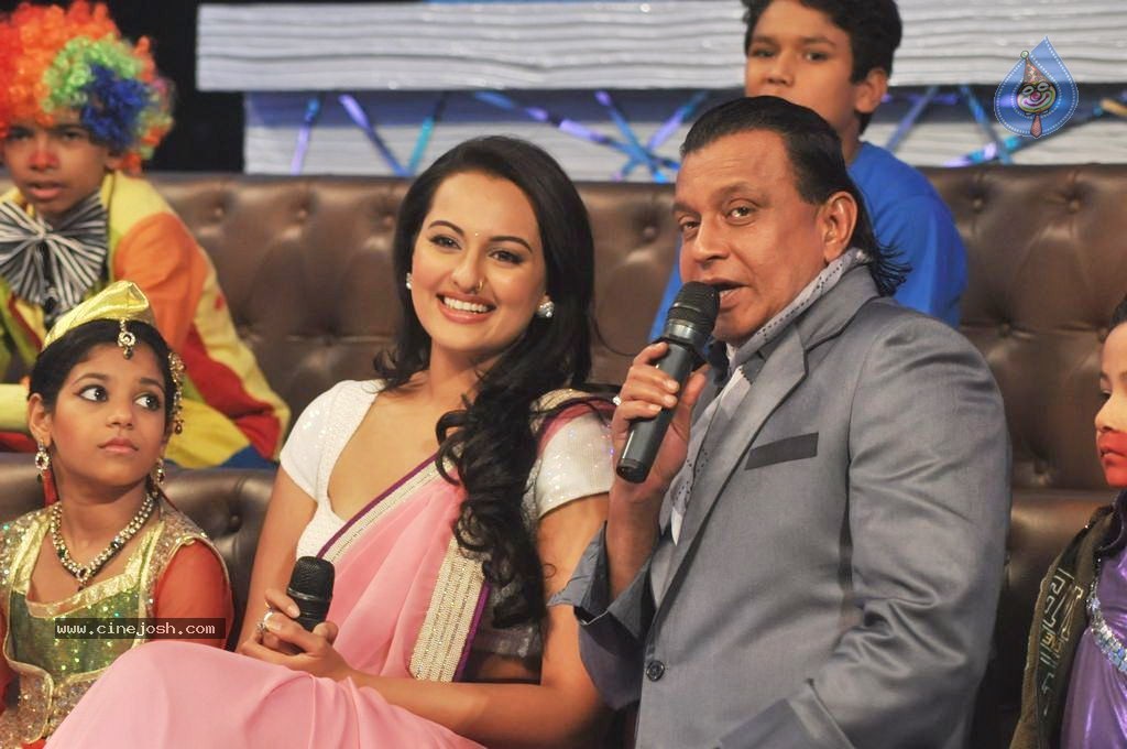 Sonakshi Sinha at DID Lil Masters - 21 / 31 photos