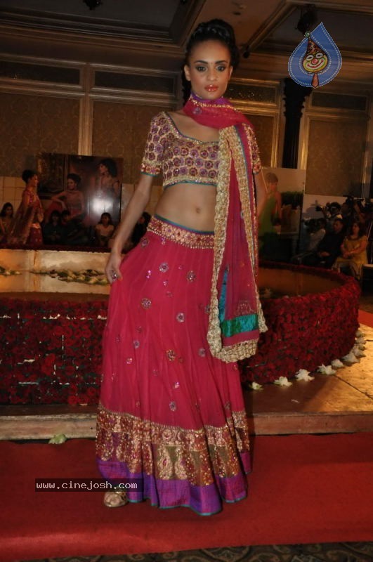 Sonakshi Sinha at Maheka Mirpuri Show - 46 / 61 photos