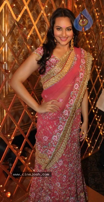 Sonakshi Sinha at Maheka Mirpuri Show - 52 / 61 photos