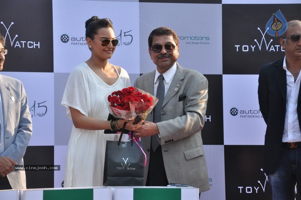 Sonakshi Sinha at Metro Motors Event - 5 / 54 photos