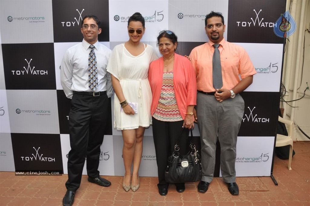Sonakshi Sinha at Metro Motors Event - 7 / 54 photos