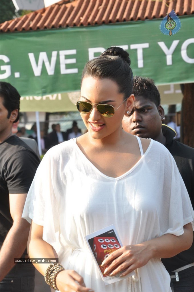 Sonakshi Sinha at Metro Motors Event - 10 / 54 photos
