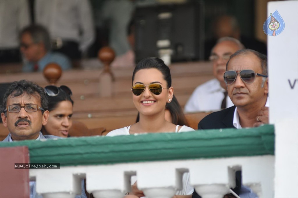 Sonakshi Sinha at Metro Motors Event - 11 / 54 photos