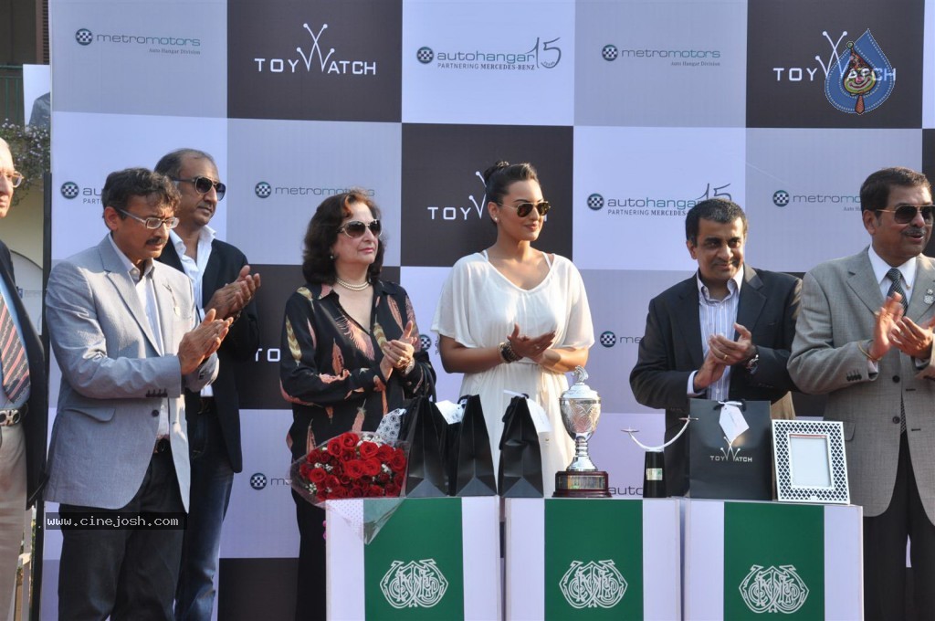 Sonakshi Sinha at Metro Motors Event - 12 / 54 photos