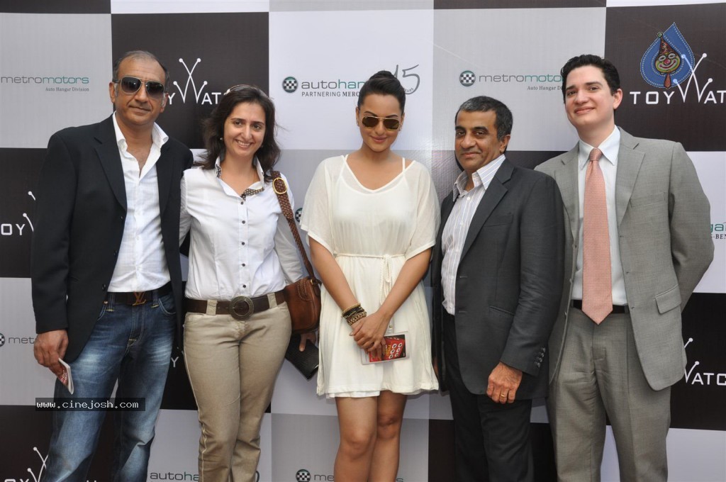 Sonakshi Sinha at Metro Motors Event - 18 / 54 photos