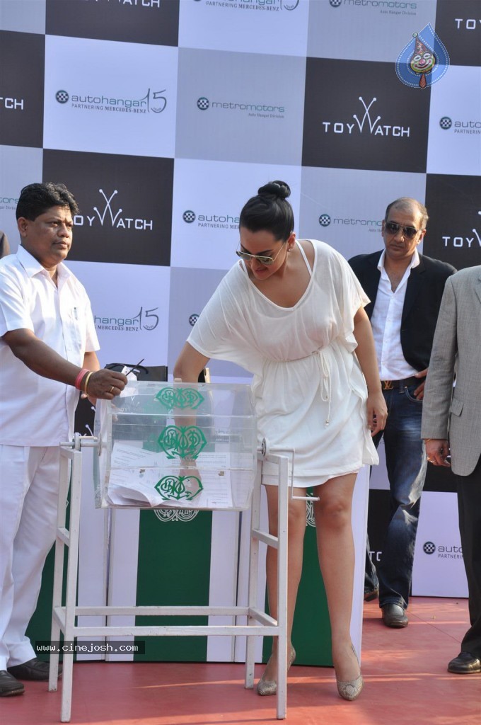 Sonakshi Sinha at Metro Motors Event - 19 / 54 photos
