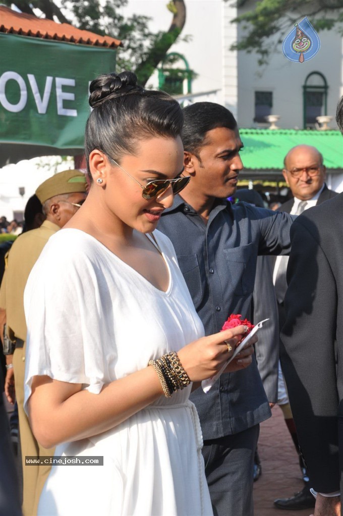 Sonakshi Sinha at Metro Motors Event - 21 / 54 photos