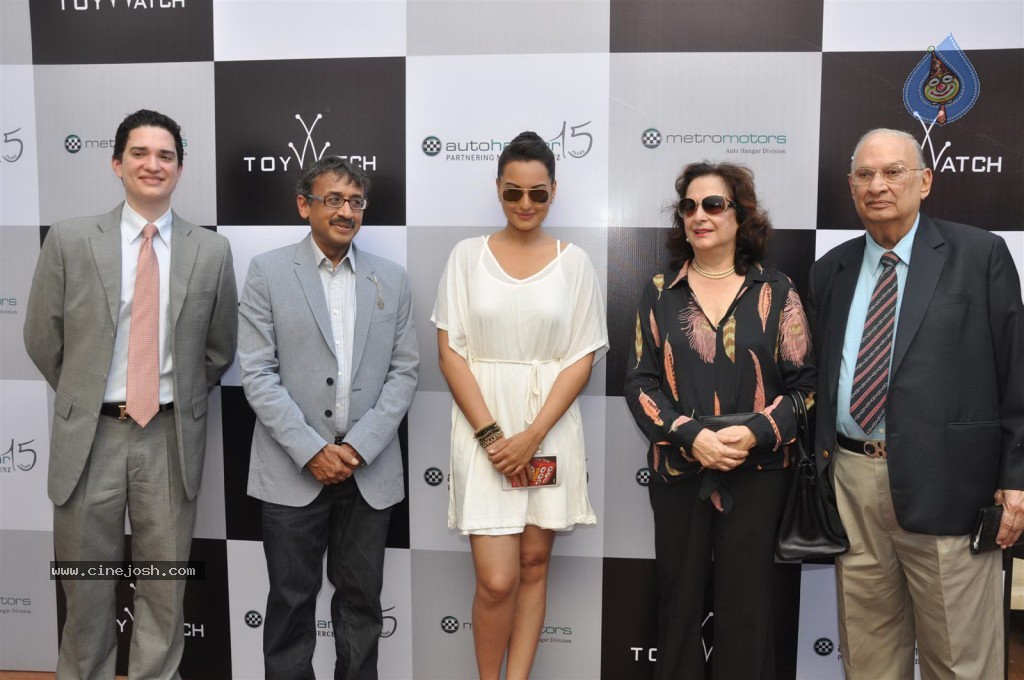 Sonakshi Sinha at Metro Motors Event - 23 / 54 photos