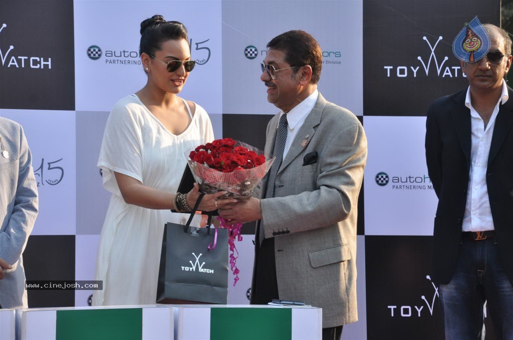 Sonakshi Sinha at Metro Motors Event - 27 / 54 photos