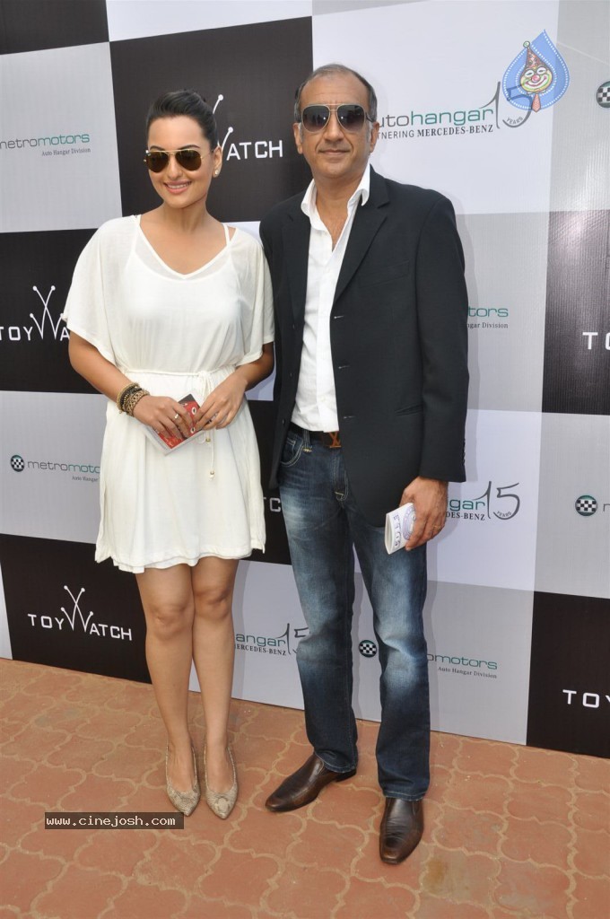 Sonakshi Sinha at Metro Motors Event - 35 / 54 photos