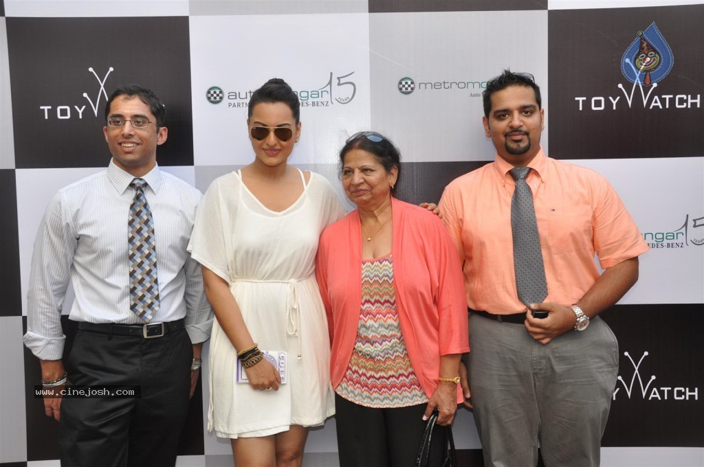 Sonakshi Sinha at Metro Motors Event - 37 / 54 photos