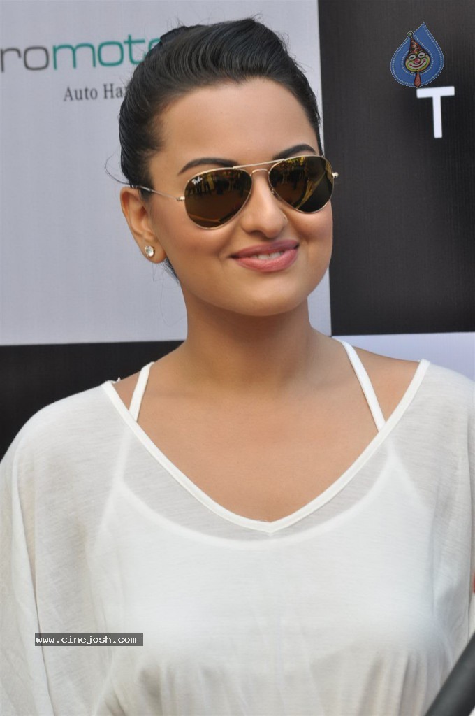 Sonakshi Sinha at Metro Motors Event - 41 / 54 photos
