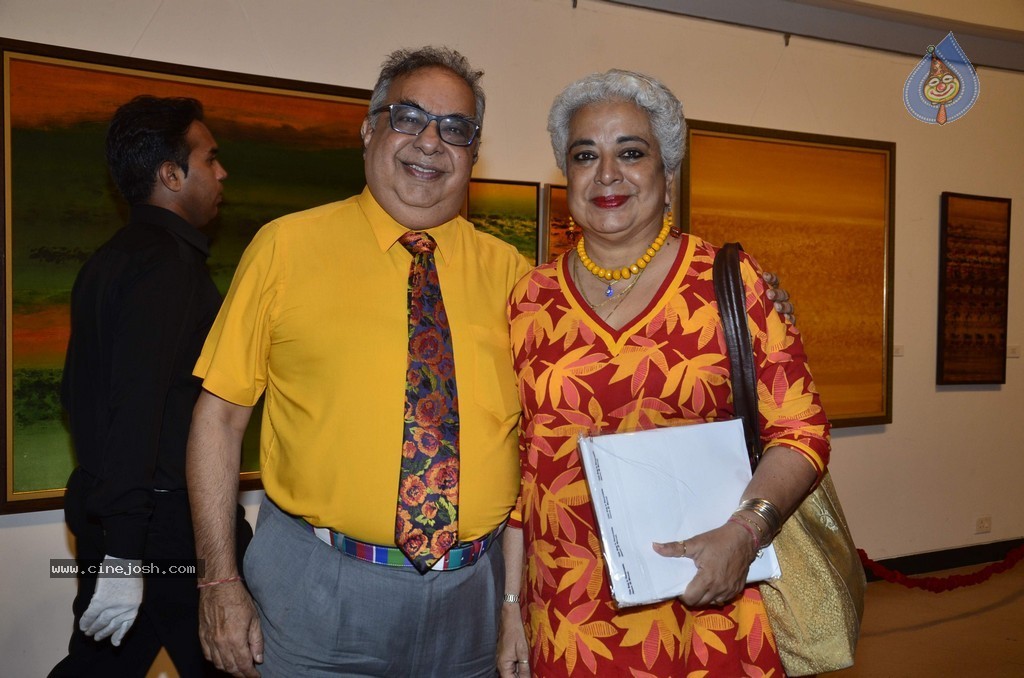 Sonakshi Sinha at Prafulla Dahanukar Art Exhibition - 43 / 79 photos