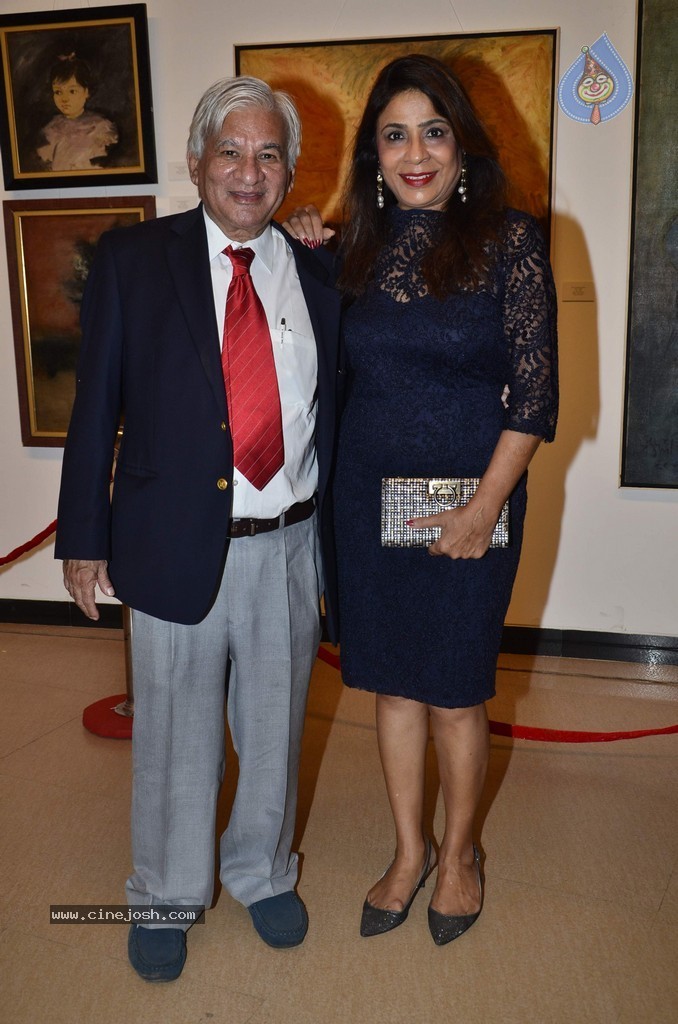 Sonakshi Sinha at Prafulla Dahanukar Art Exhibition - 55 / 79 photos