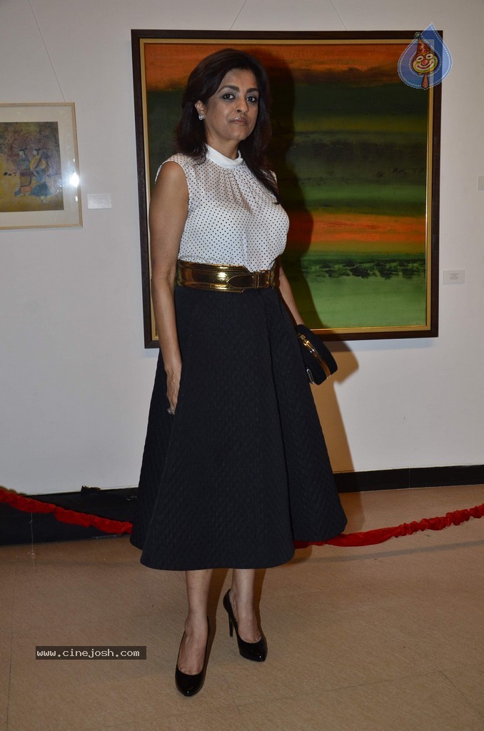 Sonakshi Sinha at Prafulla Dahanukar Art Exhibition - 59 / 79 photos