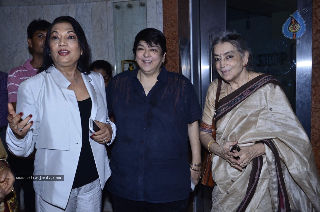 Sonakshi Sinha at Prafulla Dahanukar Art Exhibition - 62 / 79 photos
