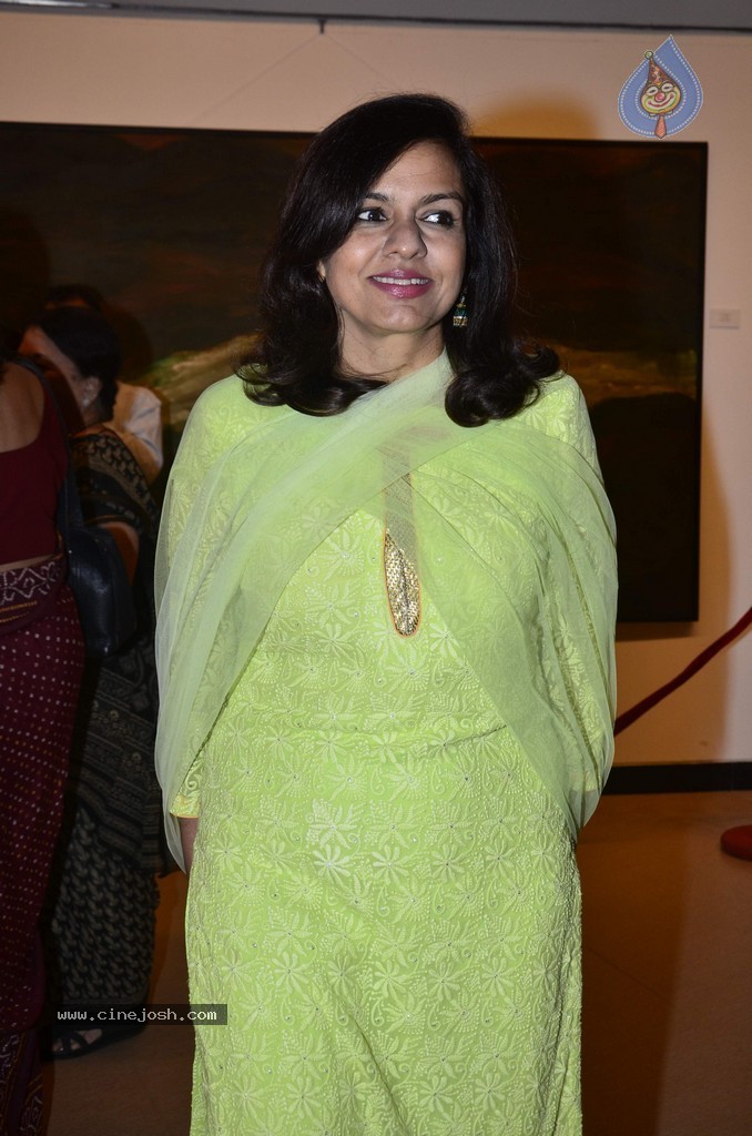 Sonakshi Sinha at Prafulla Dahanukar Art Exhibition - 64 / 79 photos