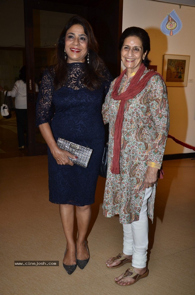 Sonakshi Sinha at Prafulla Dahanukar Art Exhibition - 72 / 79 photos