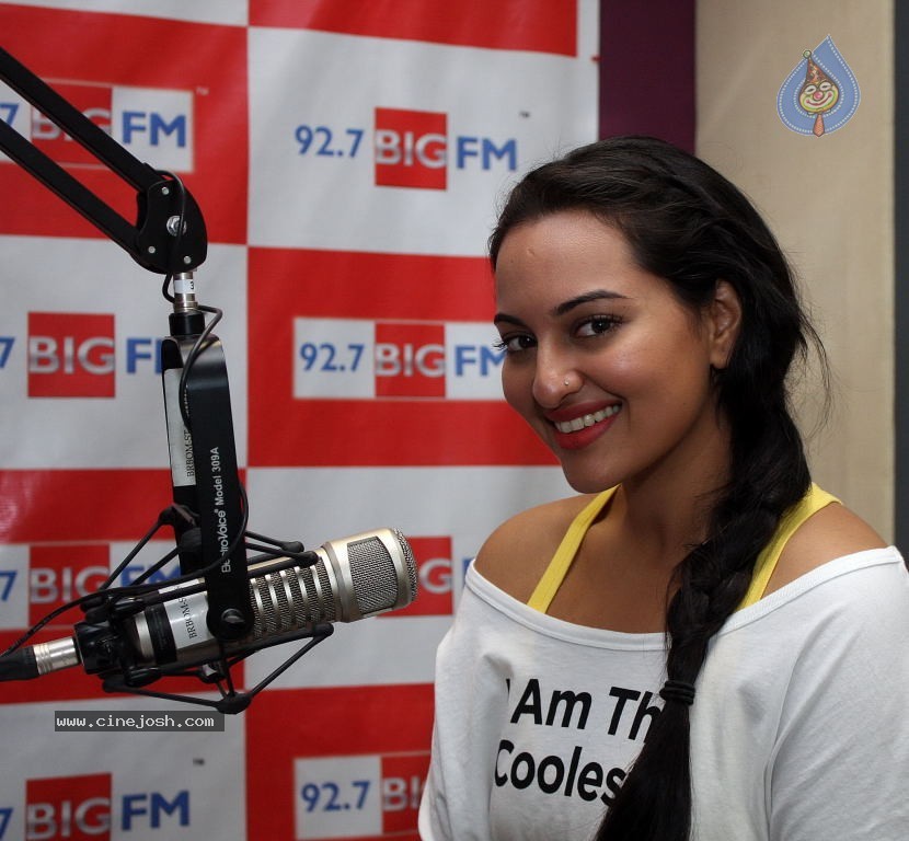 Sonakshi Sinha at Rowdy Rathore Movie Promotes 92.7 BIG FM - 7 / 14 photos
