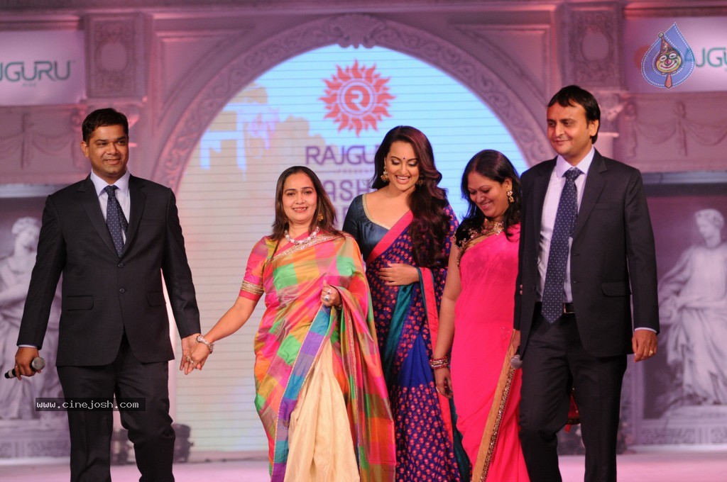 Sonakshi Sinha at The Rajguru Fashion Parade - 3 / 47 photos