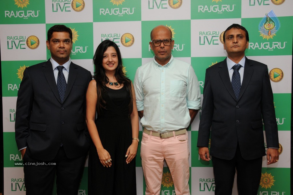 Sonakshi Sinha at The Rajguru Fashion Parade - 11 / 47 photos