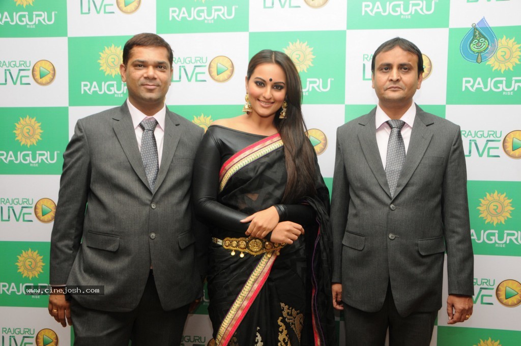 Sonakshi Sinha at The Rajguru Fashion Parade - 25 / 47 photos
